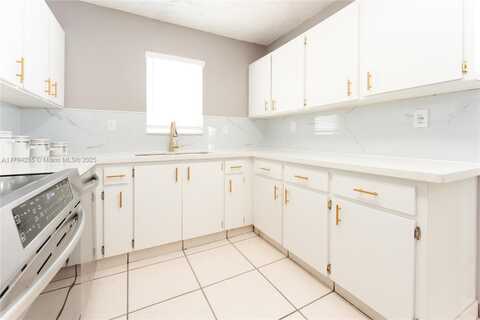 452 SW 2nd St, Miami, FL 33130