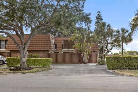 853 SW 118th Ter, Davie, FL 33325