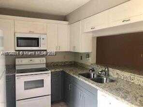 3445 Oak Dr, Hollywood, FL 33021