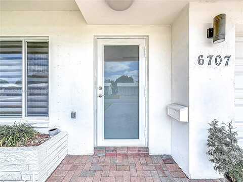 6707 NW 71st St, Tamarac, FL 33321