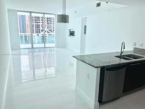 950 Brickell Bay Dr, Miami, FL 33131