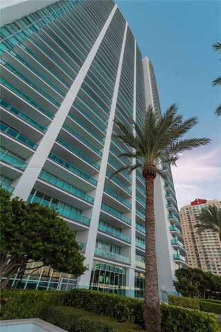1331 Brickell Bay Dr, Miami, FL 33131