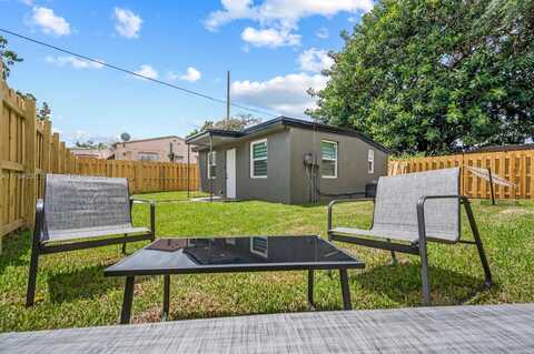 213 Columbus Pkwy, Hollywood, FL 33021