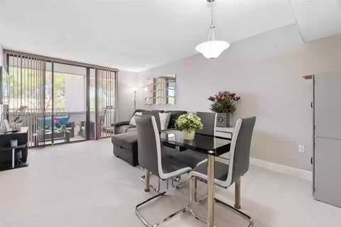 8205 SW 152nd Ave, Miami, FL 33193