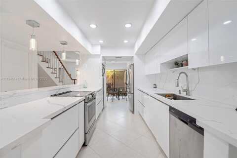 2305 Saint Andrews Rd, Hollywood, FL 33021