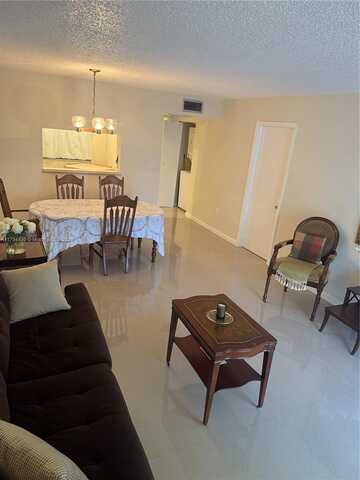 901 Colony Point Cir, Pembroke Pines, FL 33026