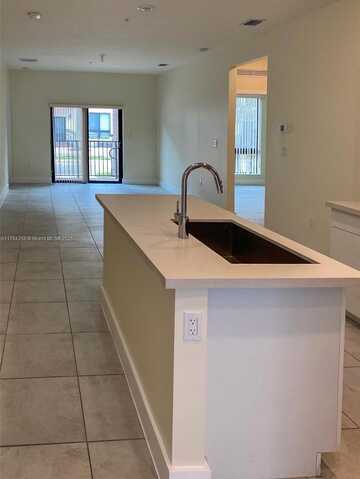 8301 NW 41st St, Doral, FL 33166
