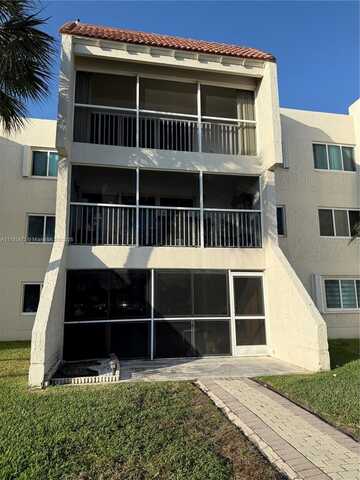 120 Lakeview Dr, Weston, FL 33326