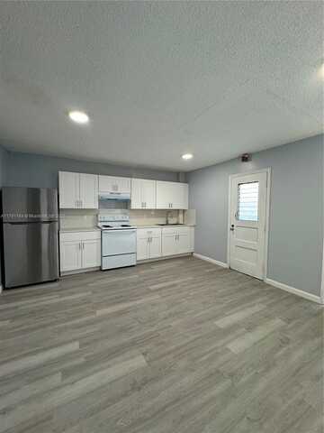 6840 Pembroke Rd, Pembroke Pines, FL 33023