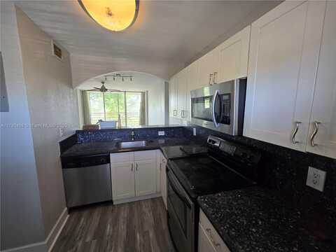 119 Royal Park Dr, Oakland Park, FL 33309
