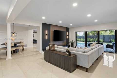 8160 NW 20th Ct, Sunrise, FL 33322