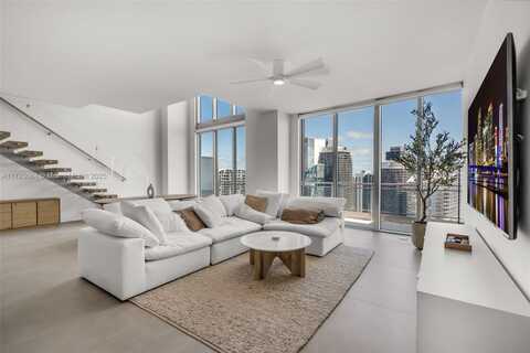 92 SW 3rd St, Miami, FL 33130