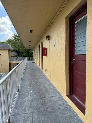 6840 Pembroke Rd, Pembroke Pines, FL 33023