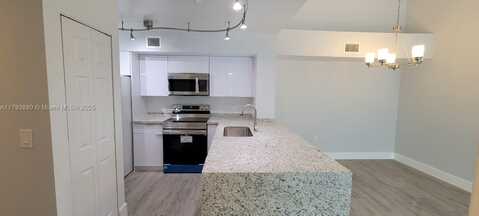 677 SW 111th Ave, Pembroke Pines, FL 33025