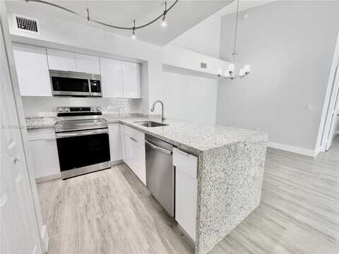 677 SW 111th Ave, Pembroke Pines, FL 33025