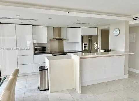 2555 Collins Ave, Miami Beach, FL 33140