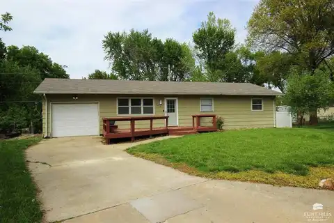 2012 Gladiola Court, Manhattan, KS 66502