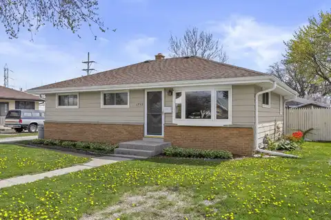 1723 Pewaukee Rd, Waukesha, WI 53188