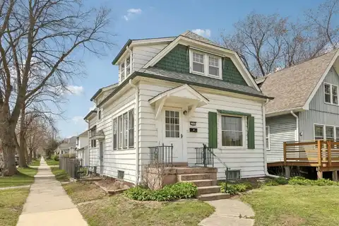 1047 Glenview Ave, Wauwatosa, WI 53213