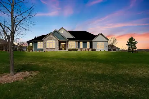 4156 E Radcliffe Ct, Oak Creek, WI 53154