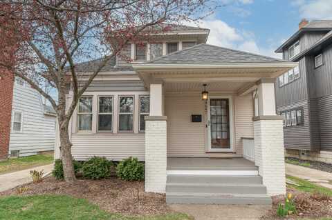 2547 N 70th St, Wauwatosa, WI 53213