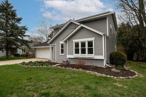 1820 Blackhawk Dr, Grafton, WI 53024