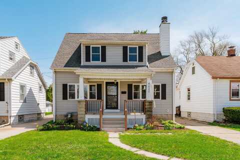 4632 N River Park Blvd, Glendale, WI 53209
