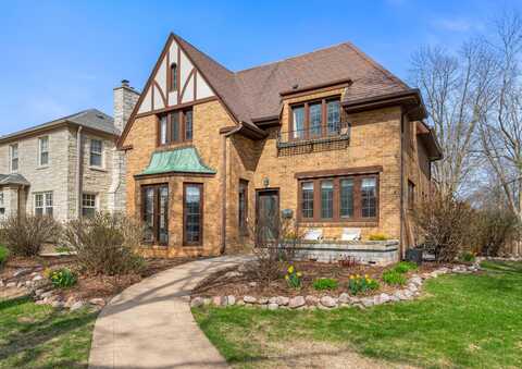 5800 N Kent Ave, Whitefish Bay, WI 53217