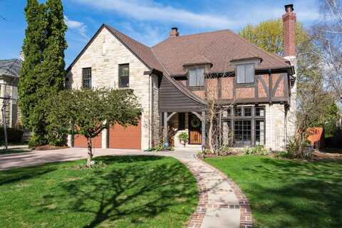 2420 N Pasadena Blvd, Wauwatosa, WI 53226