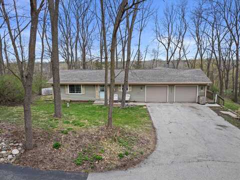 114 W Main St, Delafield, WI 53018