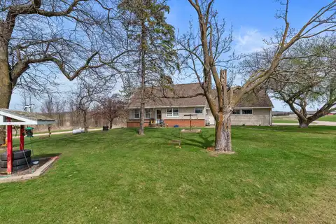 9332 Skyline Dr, Allenton, WI 53002