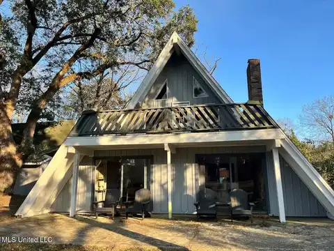 5584 E Diamondhead Drive, Diamondhead, MS 39525