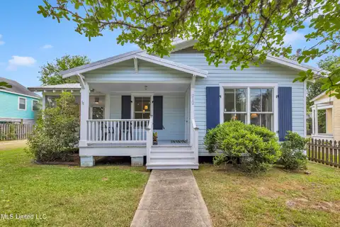 212 Washington Street, Bay Saint Louis, MS 39520