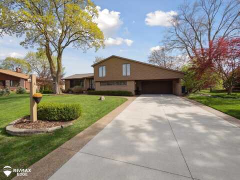 2479 Golden Shores, Fenton, MI 48430