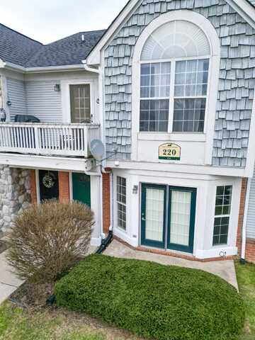 220 Oakbrooke, Lyons, MI 48178
