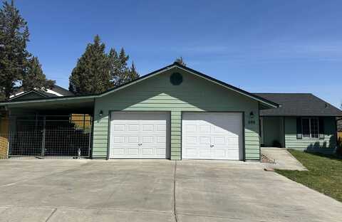 698 SW Lorraine Drive, Madras, OR 97741