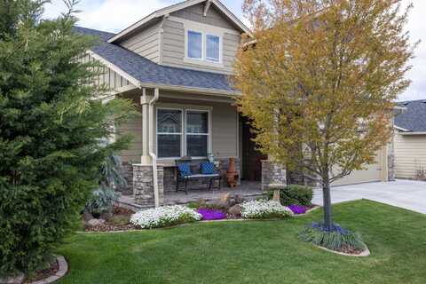 4720 SW Volcano View Way, Redmond, OR 97756