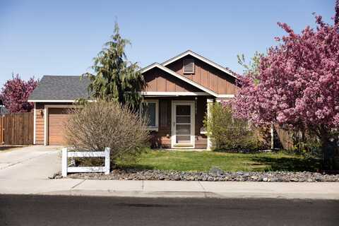 329 SW 33rd Drive, Redmond, OR 97756
