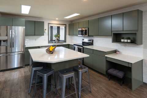 1050 NE Butler Market Road, Bend, OR 97701