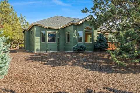 722 Golden Pheasant Drive, Redmond, OR 97756