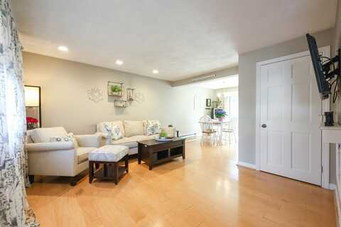 12 Regent Street, North Attleboro, MA 02760