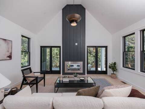 8 Elizabeth Ln, Hingham, MA 02043