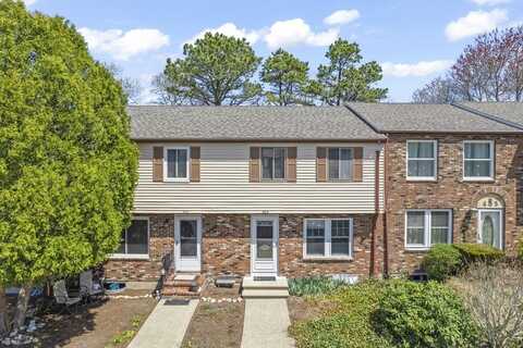 404 Village Dr, Bourne, MA 02532