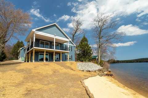 74 Lakeshore Dr, Ashburnham, MA 01430