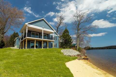74 Lakeshore Dr, Ashburnham, MA 01430