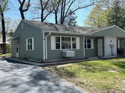 5 Nevada Drive, Whiting, NJ 08759