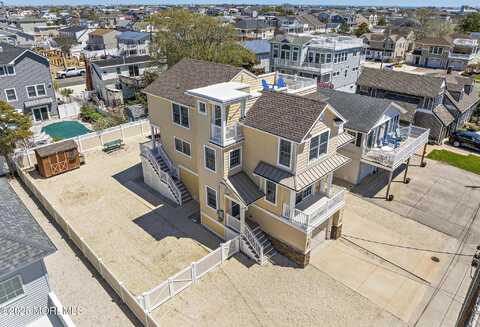 305 W 18th Street, Ship Bottom, NJ 08008