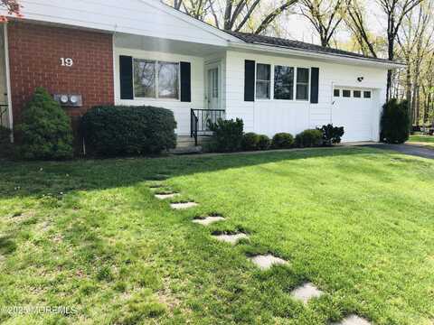 19 Florida Drive, Whiting, NJ 08759