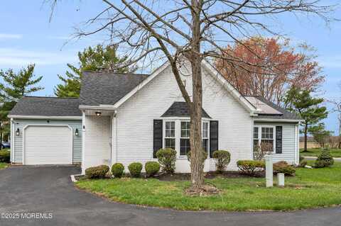 4 Edgeware Close, Freehold, NJ 07728