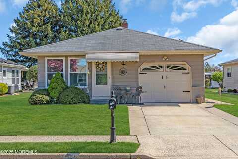 7 Aztec Court, Toms River, NJ 08757